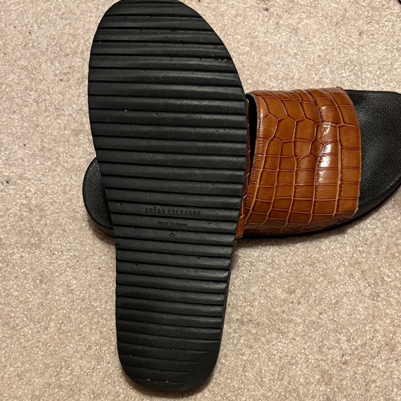 Freda Salvador Size 9 Brown Crocodile Pattern Slide Sandals - Picture 2 of 3